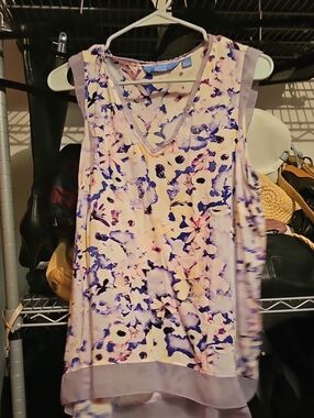 Vera Wang Lilac Sleveless Top